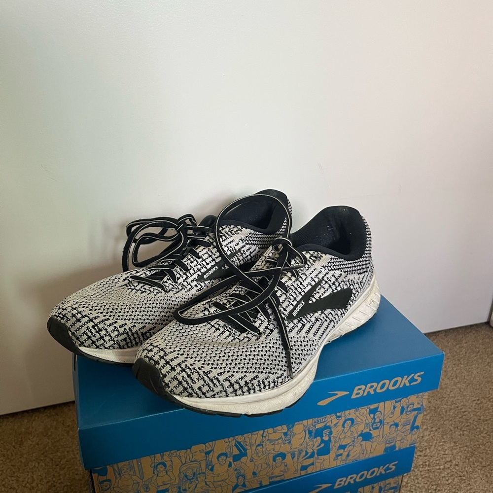 Brooks revel 3 women’s running size 9